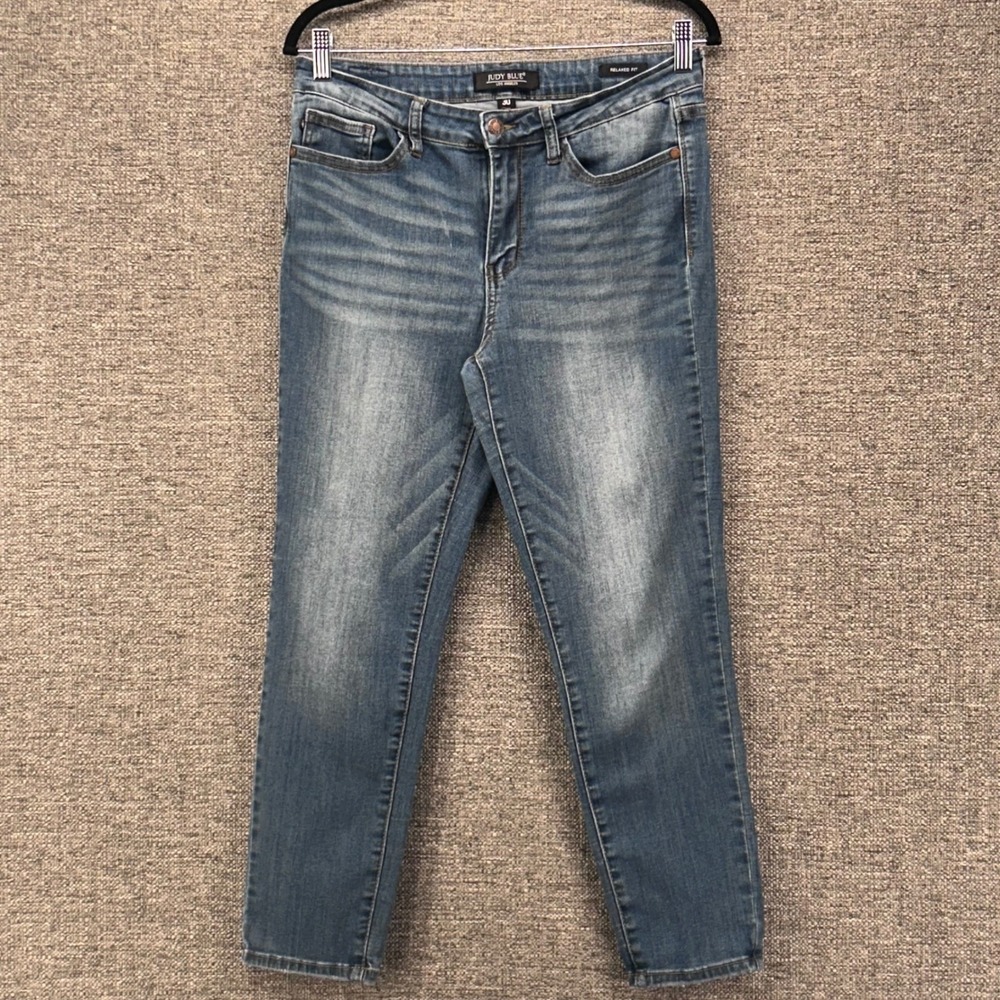 Judy Blue Ankle Cropped Blue Jeans with Distressed Details